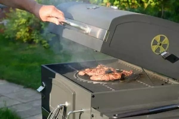 Smoking the beef ribs in an electric smoker